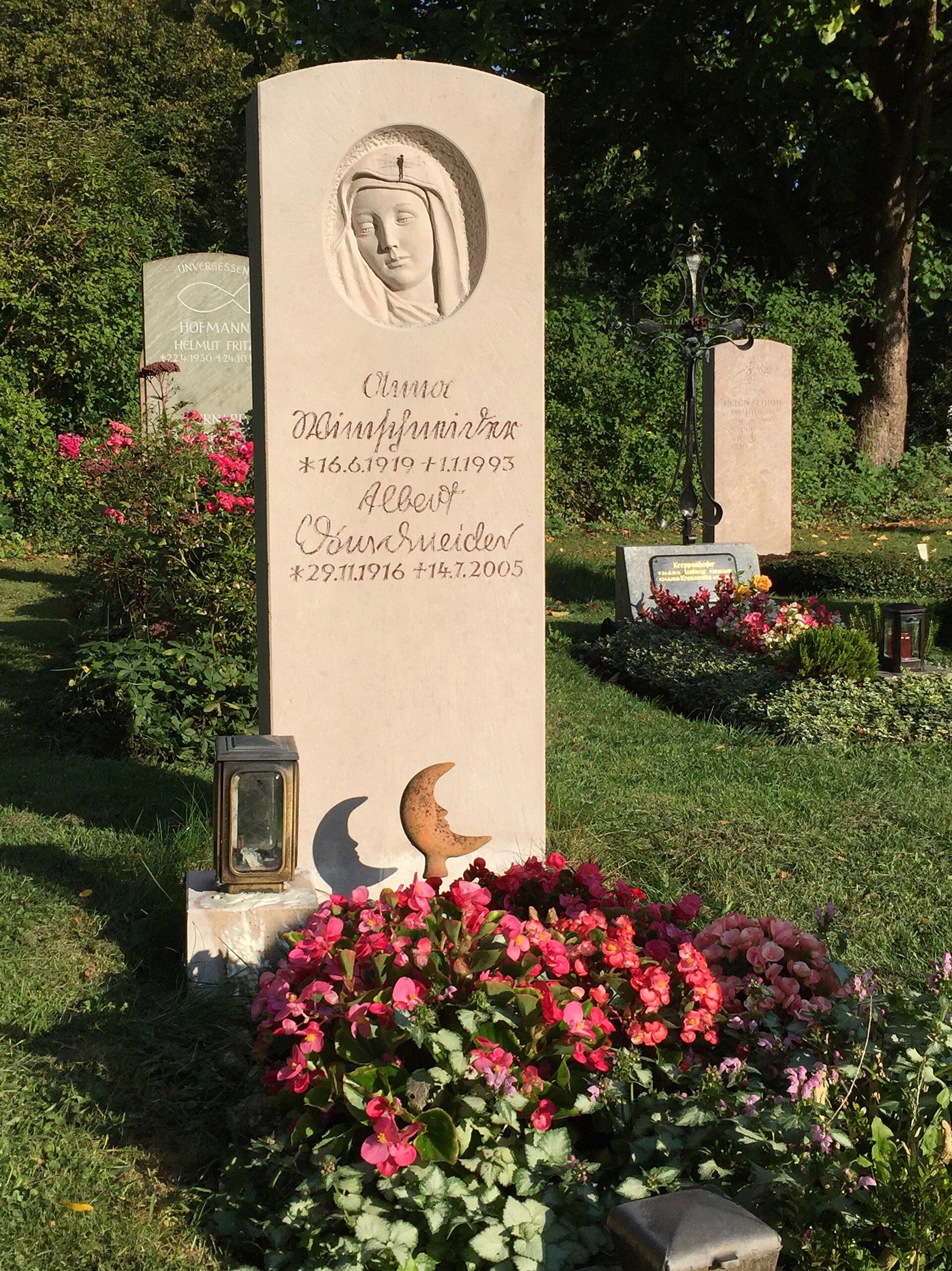 Grabstätte von Anna Wimschneider auf dem Neuen Südfriedhof München